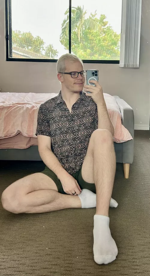 Mirror selfies just hit differentπ