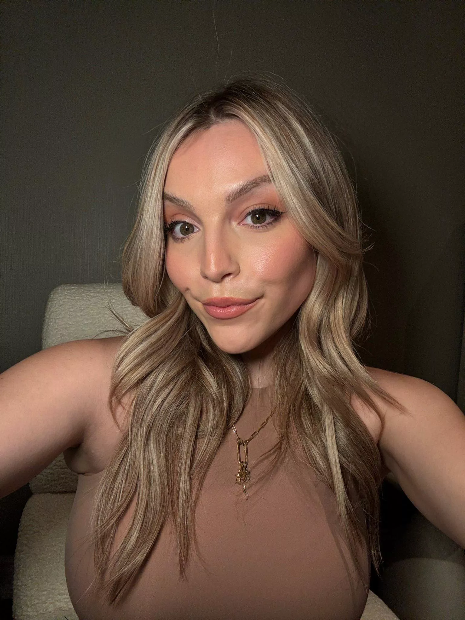 No chance she can hide those milkers