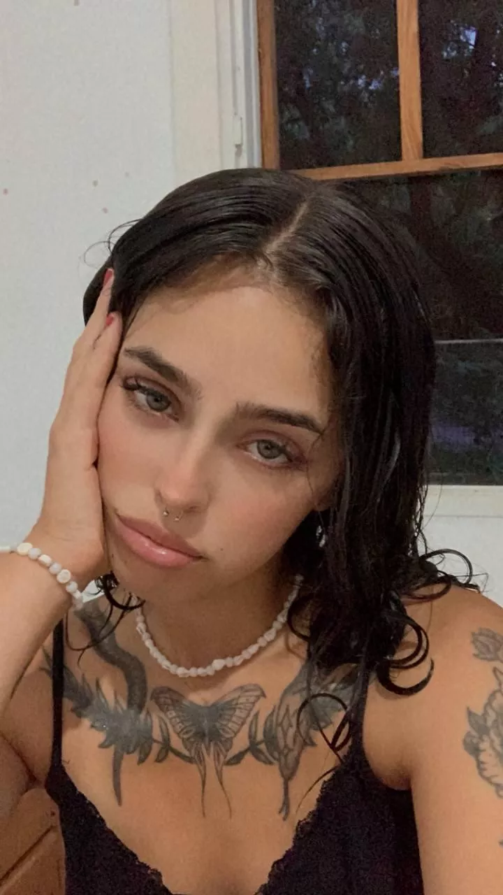 Nobody's home and I want dick.. Are you coming or should I masturbate myself to sleep?