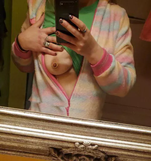 One onesie boob
