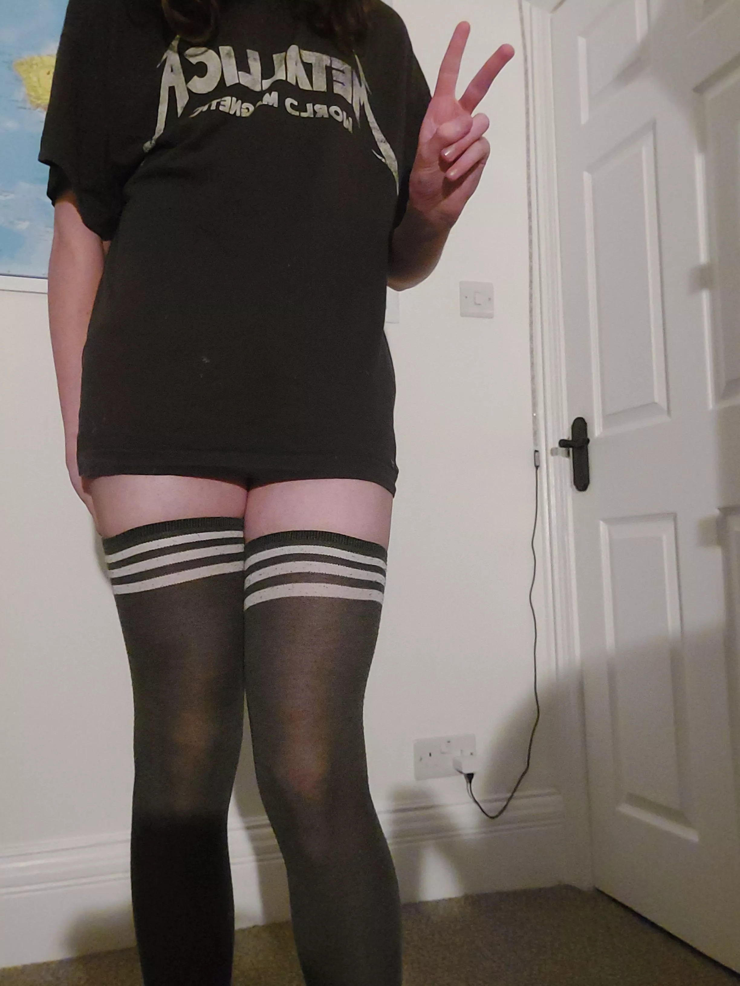 Oversized shirt + thighhighs = perfect :3