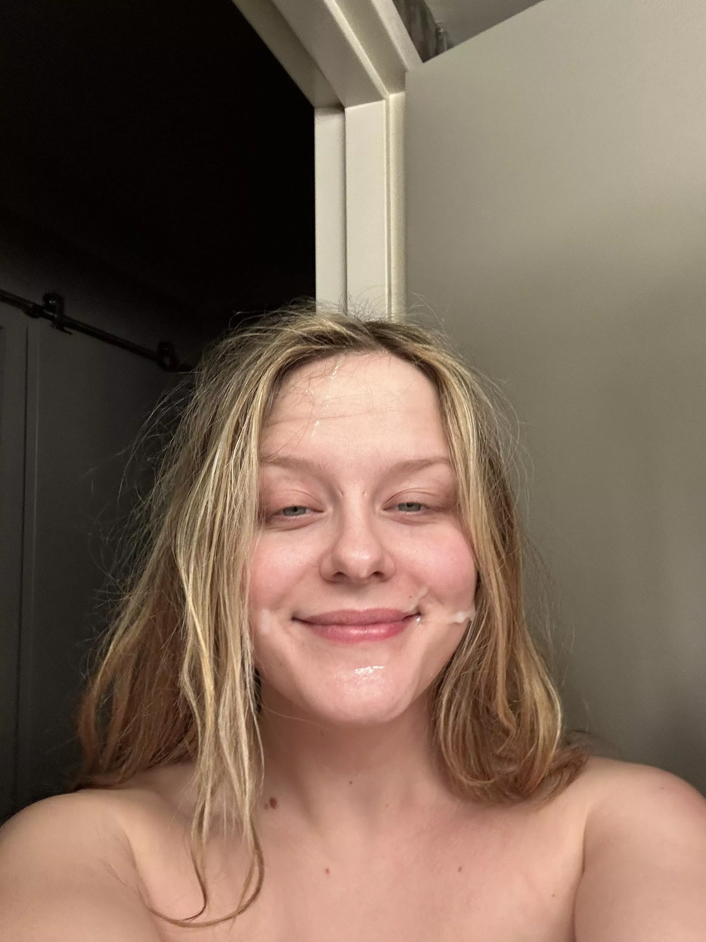 Sleepy stoned slut got her face nutted on 
