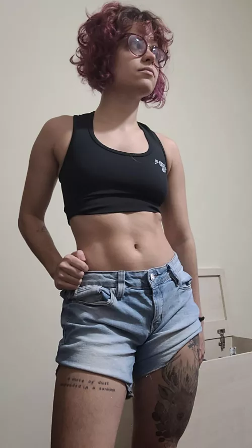 Some 30 years old yummy tummy for you [F]