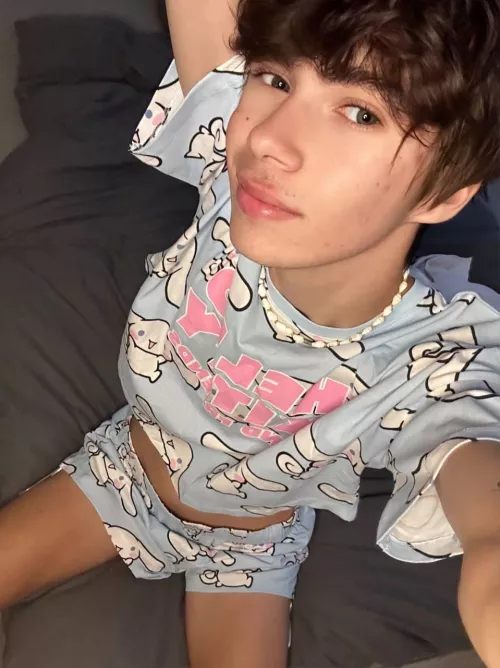 Straight men's are telling me Men's doesnt sleep with that outfit who told you i want to look liek that? ;3 what do you think (19yo)