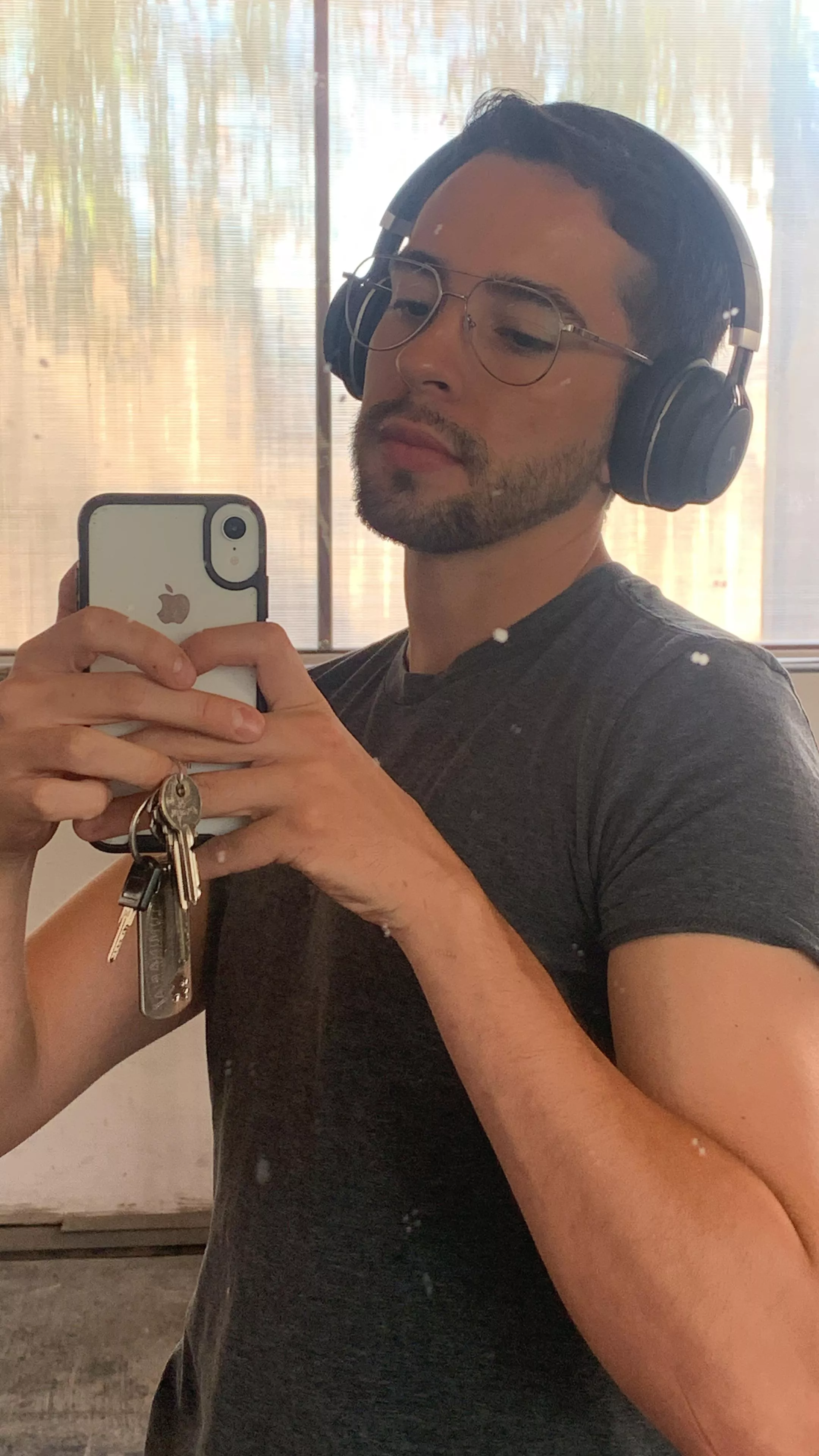 Sup hotties 👋🏻 I’m Andrei, 25 looking for some friends 😜