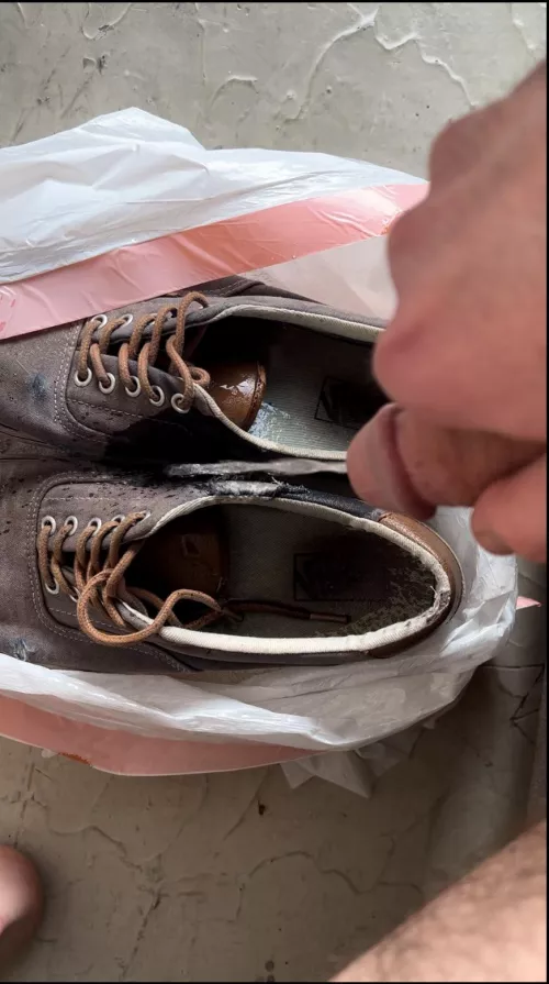 Wanting to meet up with guys in LA/DTLA area to let it flow bro!!