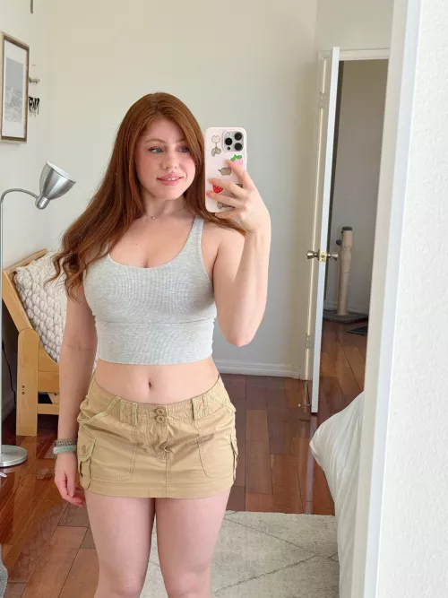 When I go out I try to rock my pale skin with pride! usually do this with a mini skirt 😋