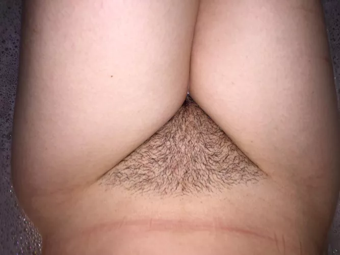 w[h]o wants to join me in the bath & wash my bush [F]or me? |22|