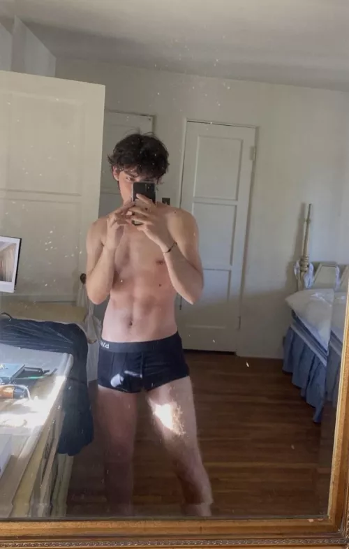 (20) hmu if you’re around my age