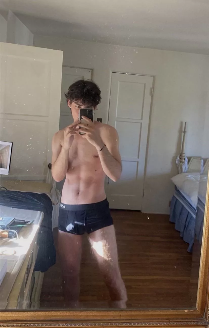 (20) hmu if you’re around my age