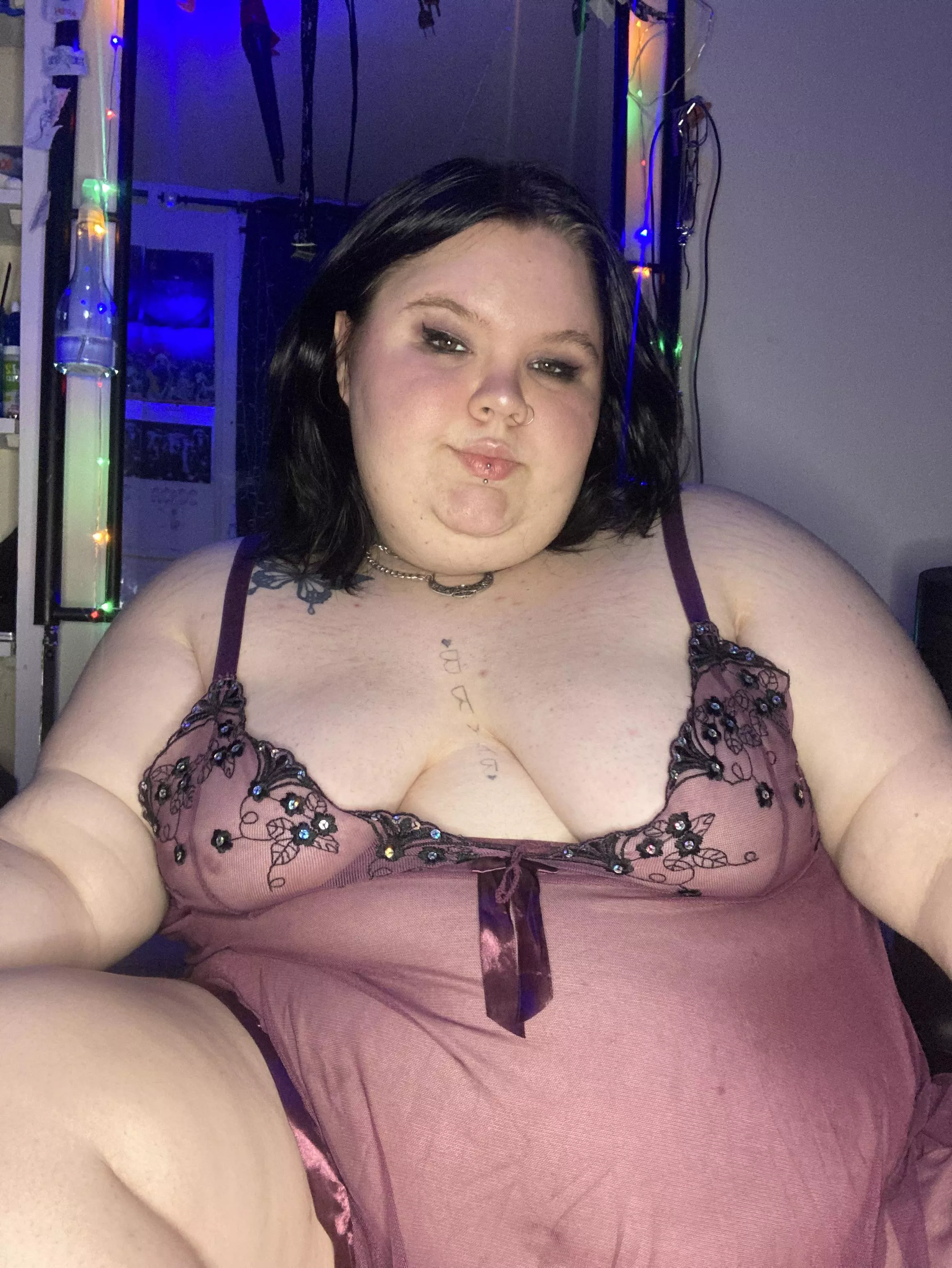 20 year old useless whore who’s only good at being bred 😙