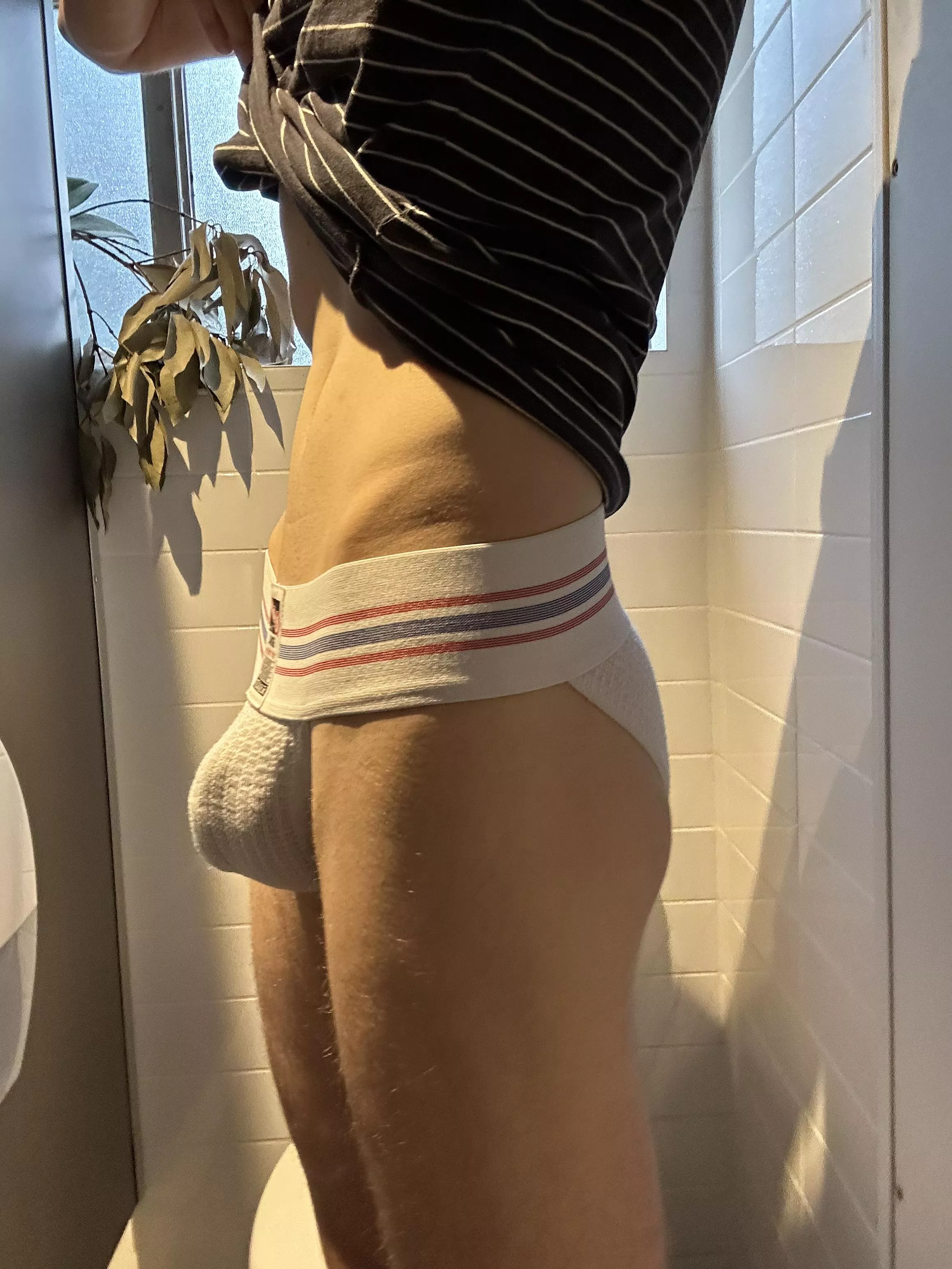 22 - come find me in the uni bathroom