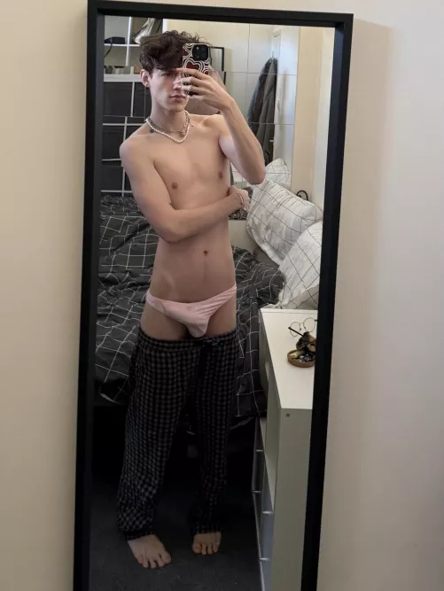 (22) Does pink suit me?