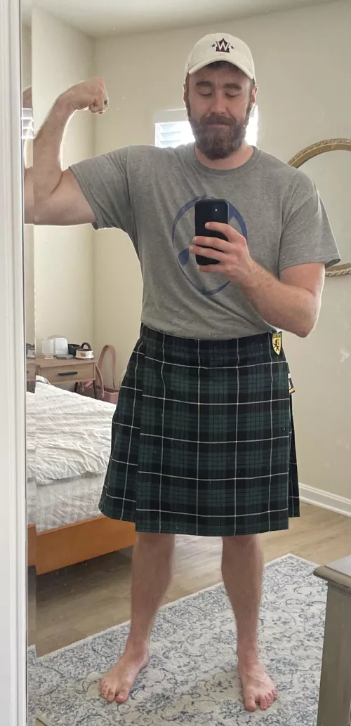 30yo bi guy who’s incredibly jet lagged. Give me compliments plz.