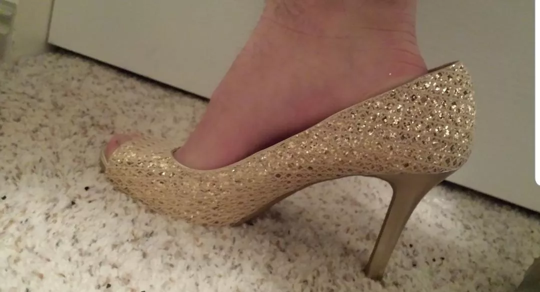 Any girls interested in this situation with a guy?