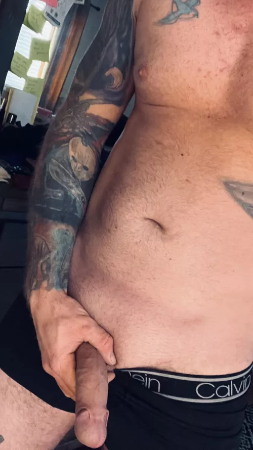 Anyone like tattooed daddies? (41)