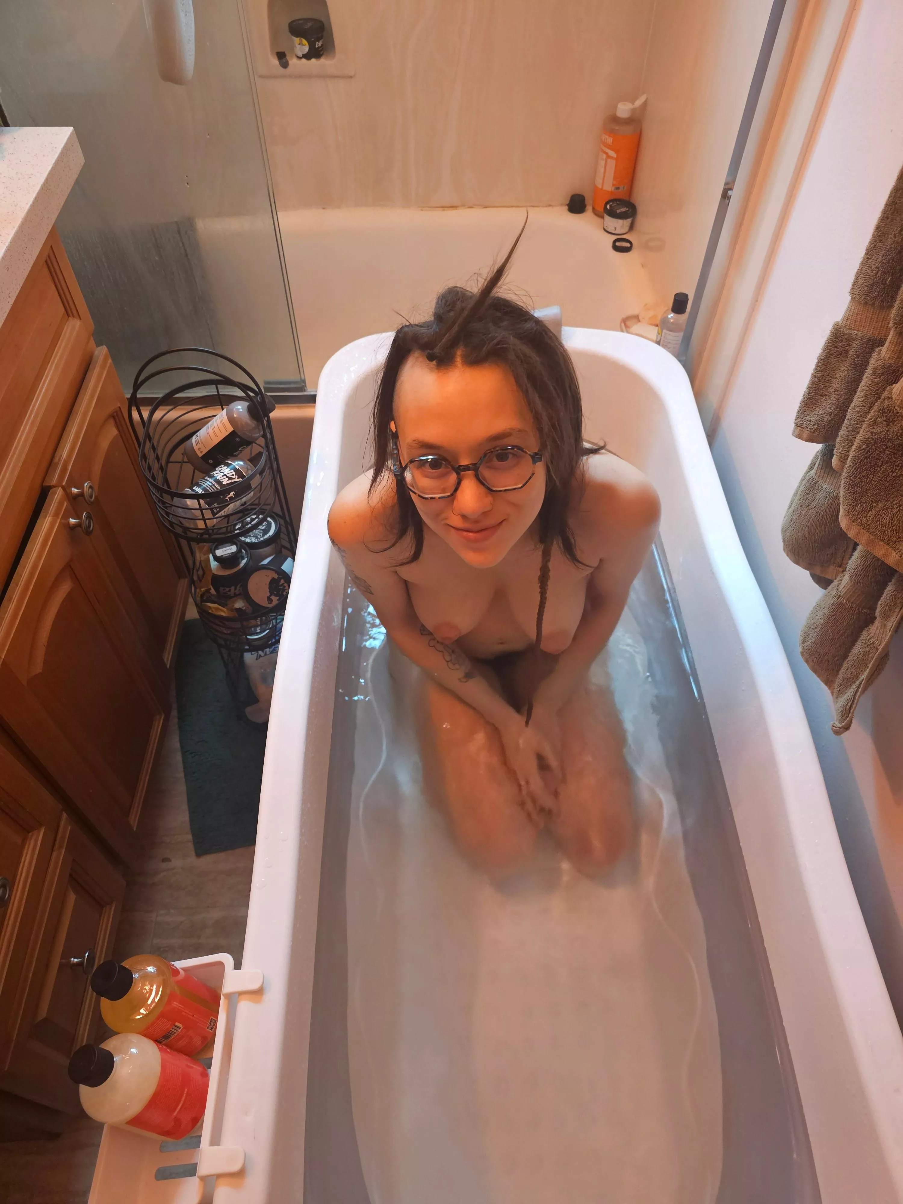 Bathtime is always my favorite time 🥰💦🛁 (they/them)