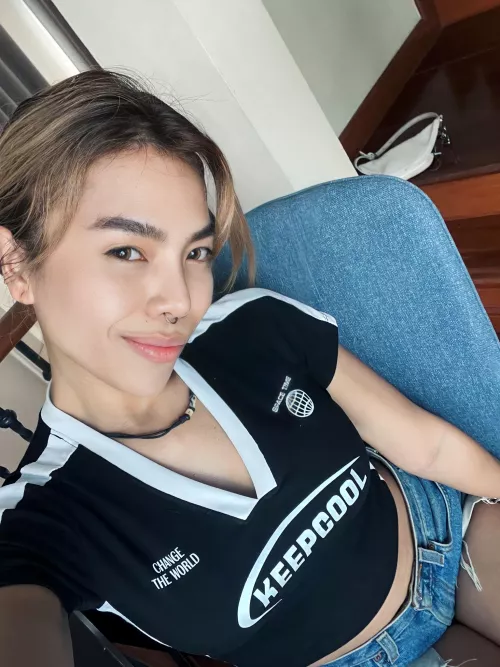 Can u resist the allure of my gaze? 😍