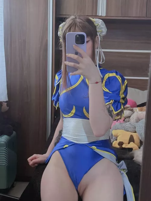 Chun Li Selfie cosplay by Lillithx1