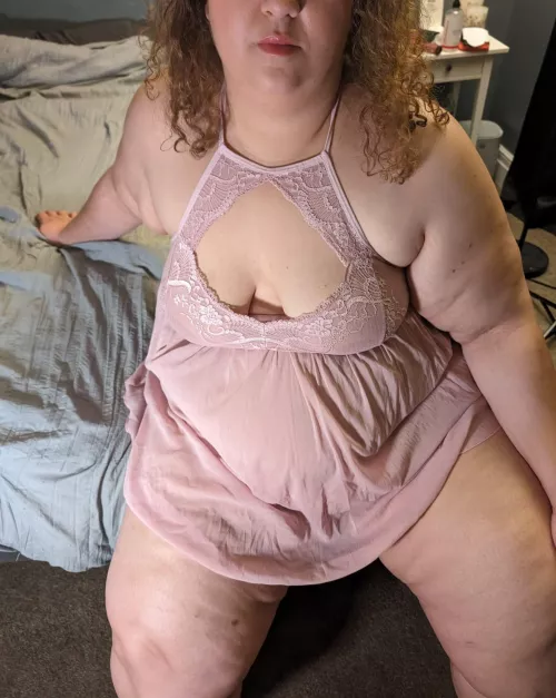 Cute outfit, serious mouthgame.