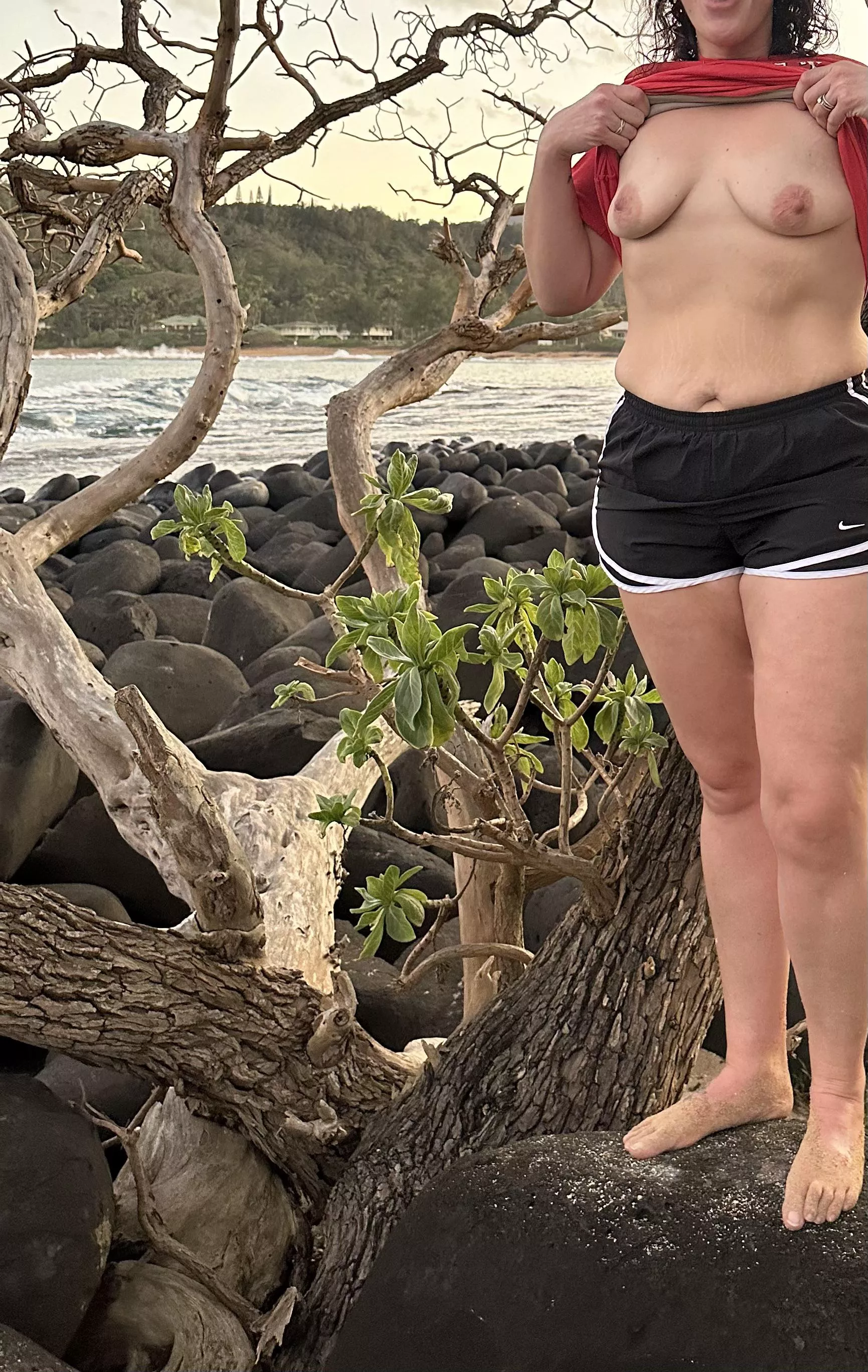 Hawaiian nature and boobs are a great combo!