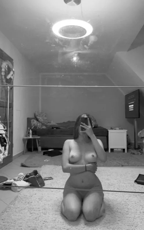 Hey, I’m new here and would love to know what makes you guys horny.. 😈