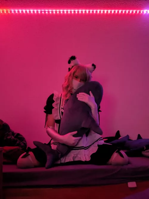 Holding the haj gently :3 