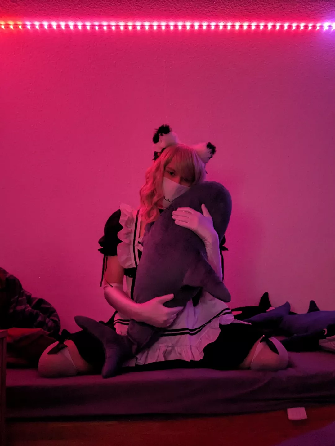 Holding the haj gently :3 