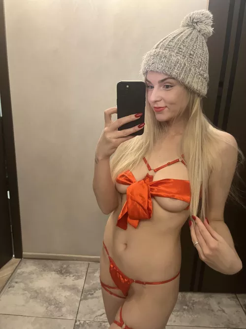 How do you like my outfit for a walk?