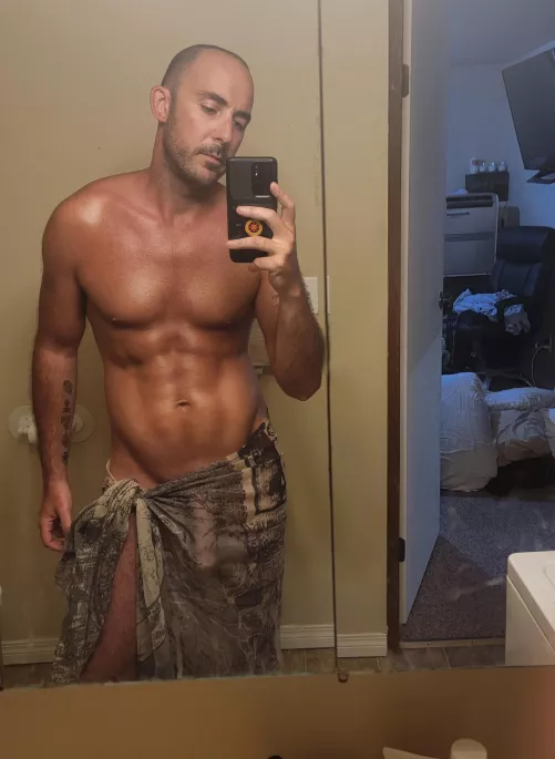 I get alot of looks when I go outside with my sarong 😜 (M)I get alot of looks when I go outside with my sarong 😜 (M)