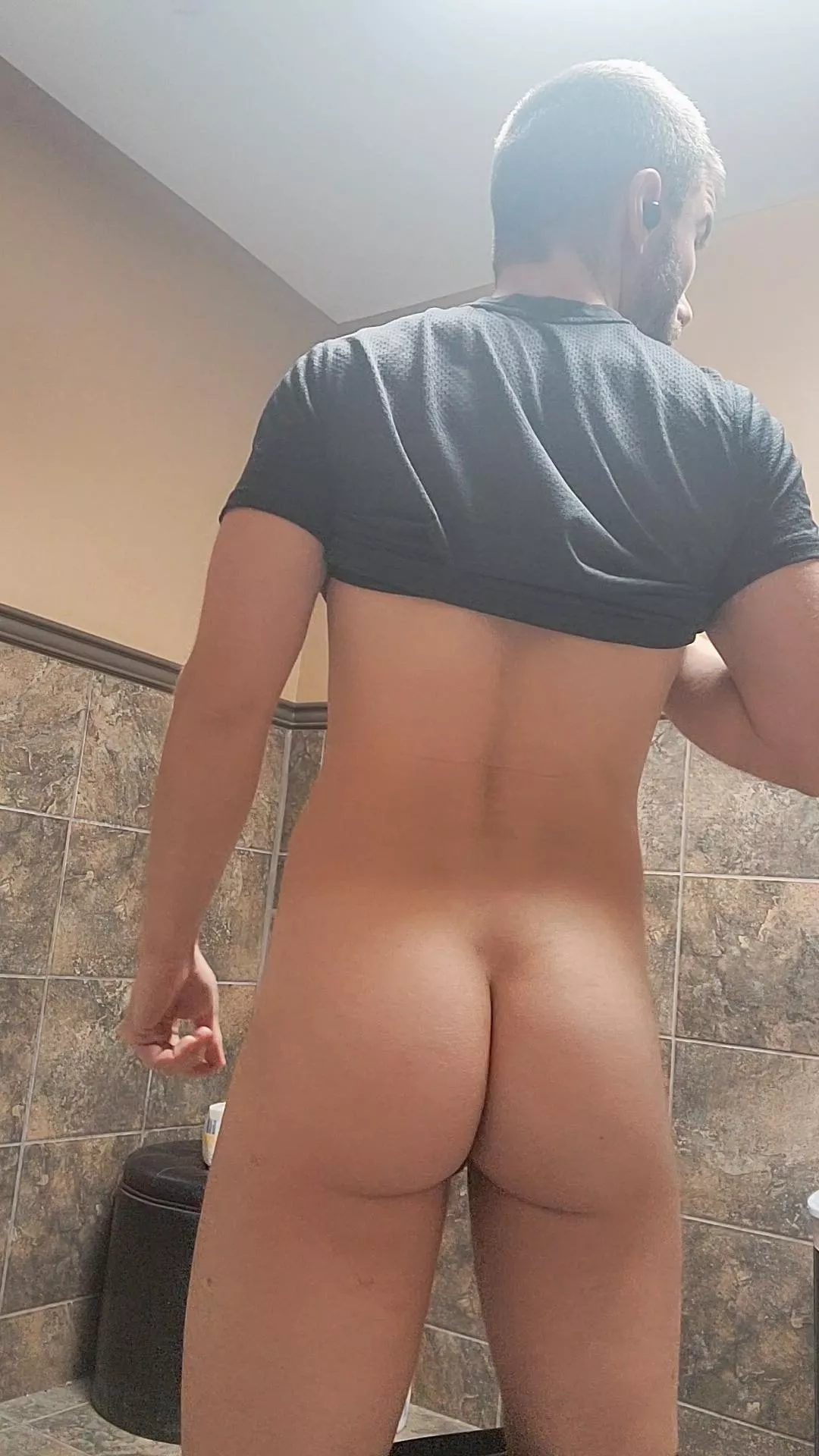 I need somebody to smash this cake like its their birthday