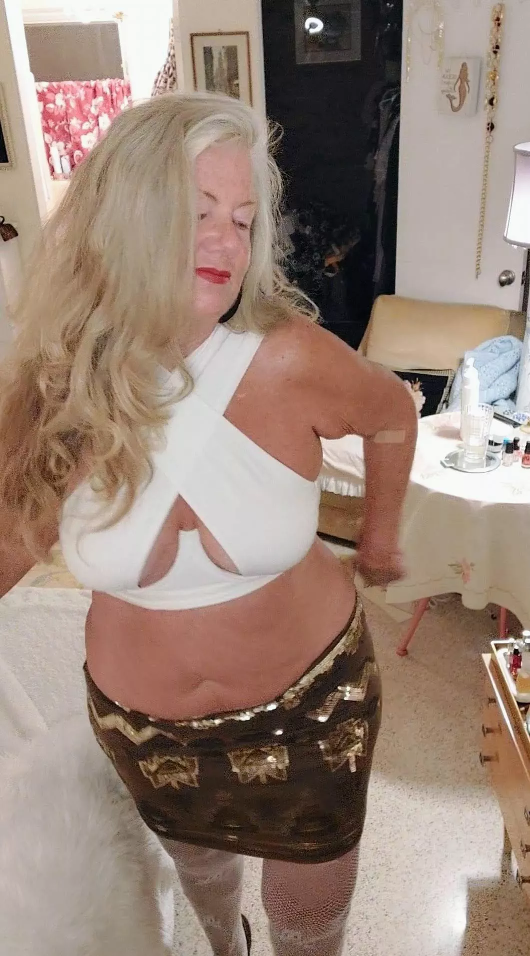 I'm groovin in my bedroom 