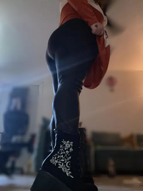 I’m the goth gf you were warned about 😉 [NB]