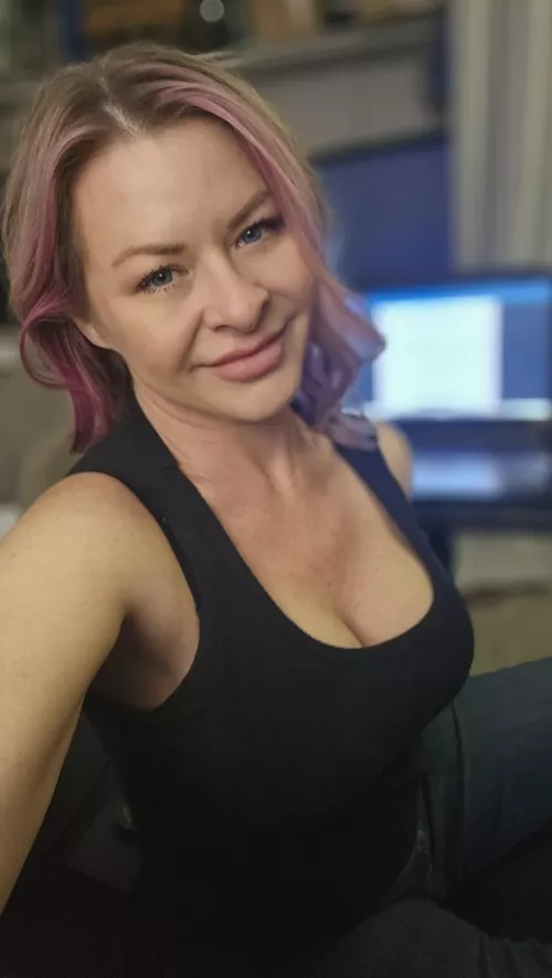 Is it me who catches your attention?