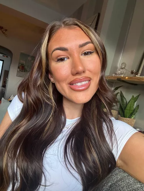 Is it me who catches your attention?