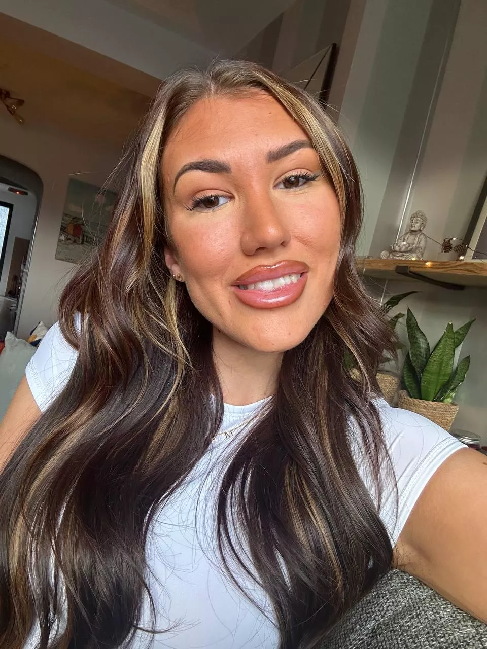 Is it me who catches your attention?