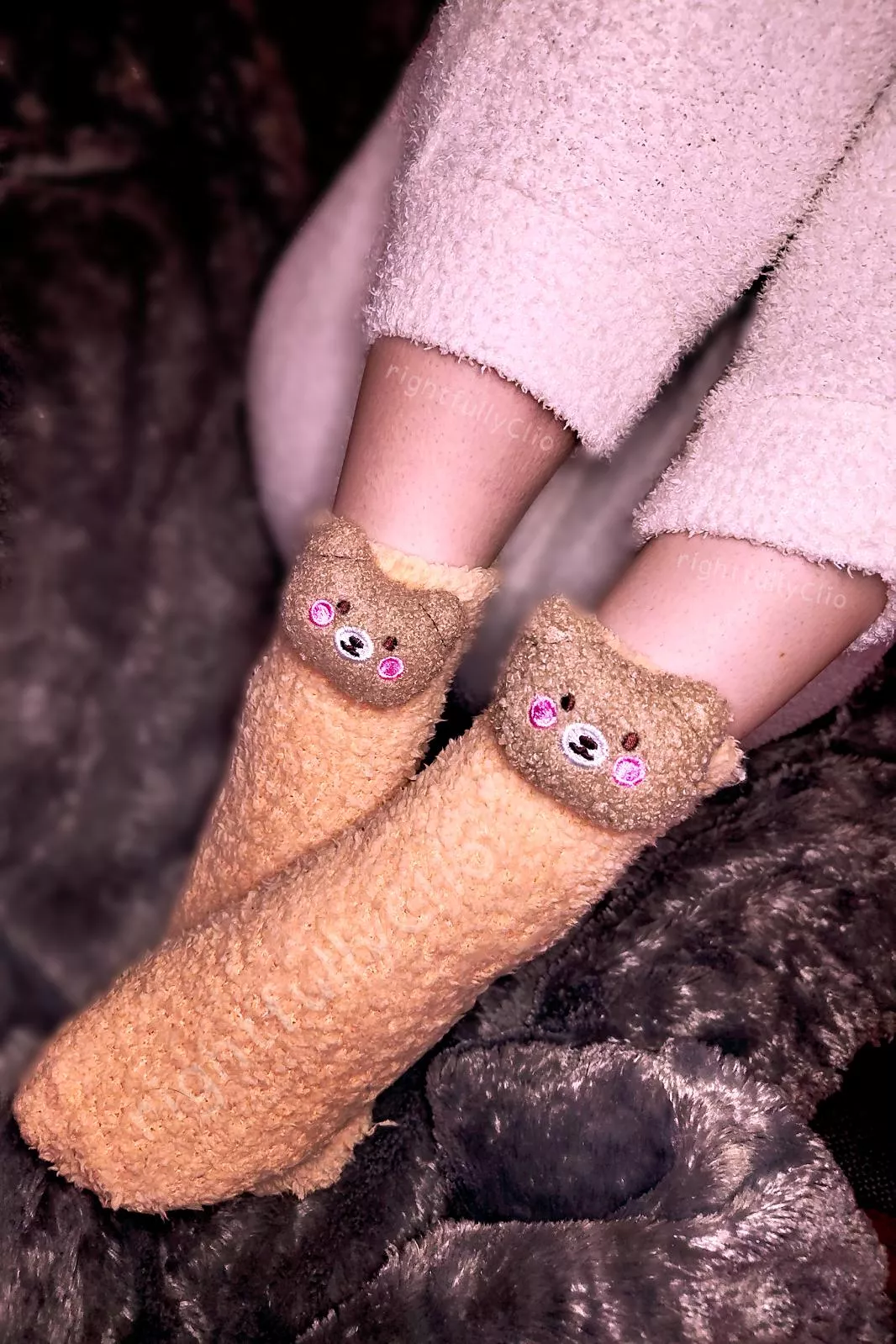 Just showing off my adorable bear socks 🧸🎀