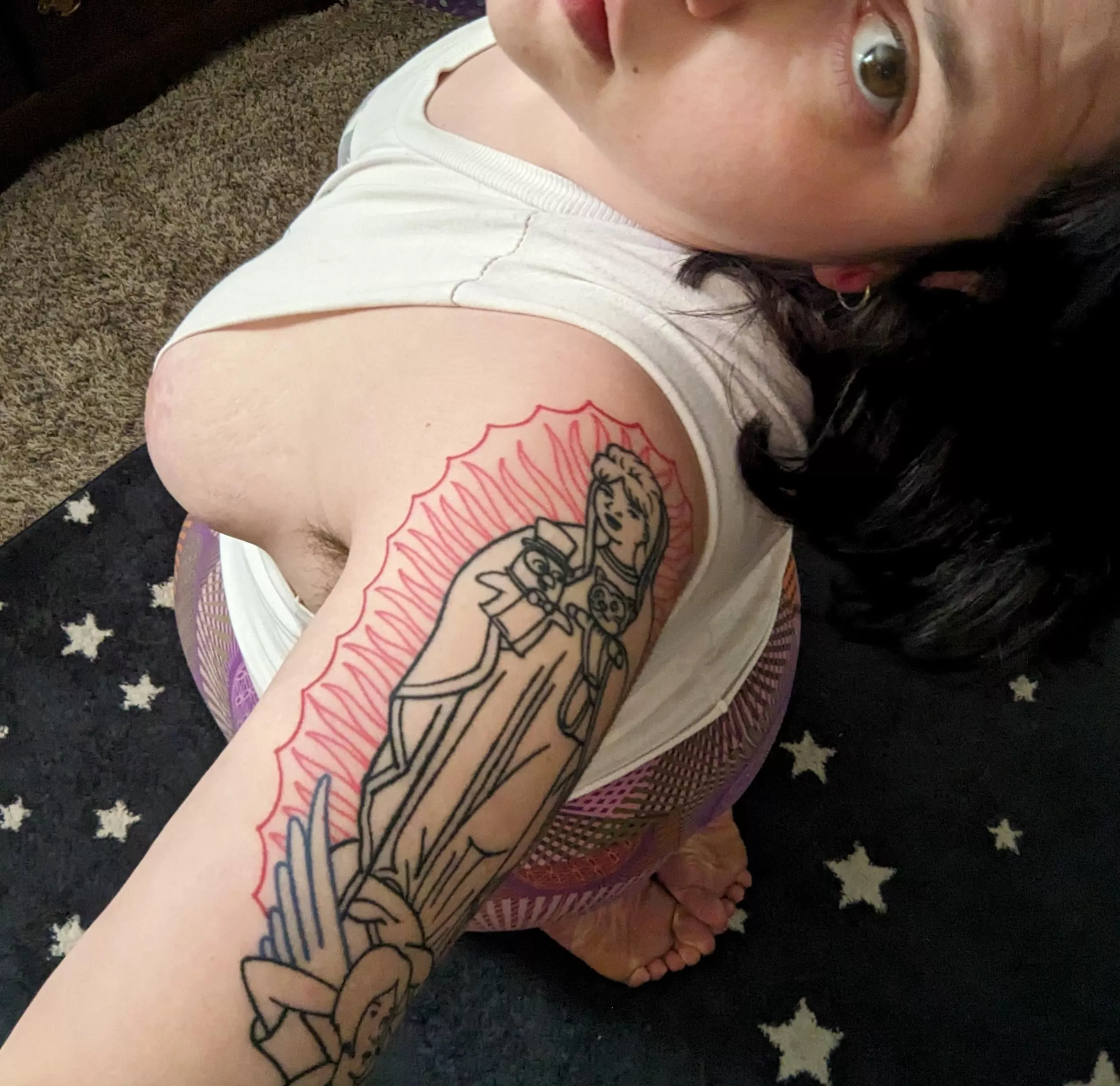 Just some side boob for you 😘