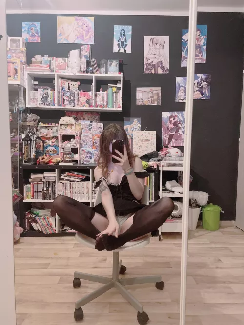 lmk if you're down for a random nude in your dms