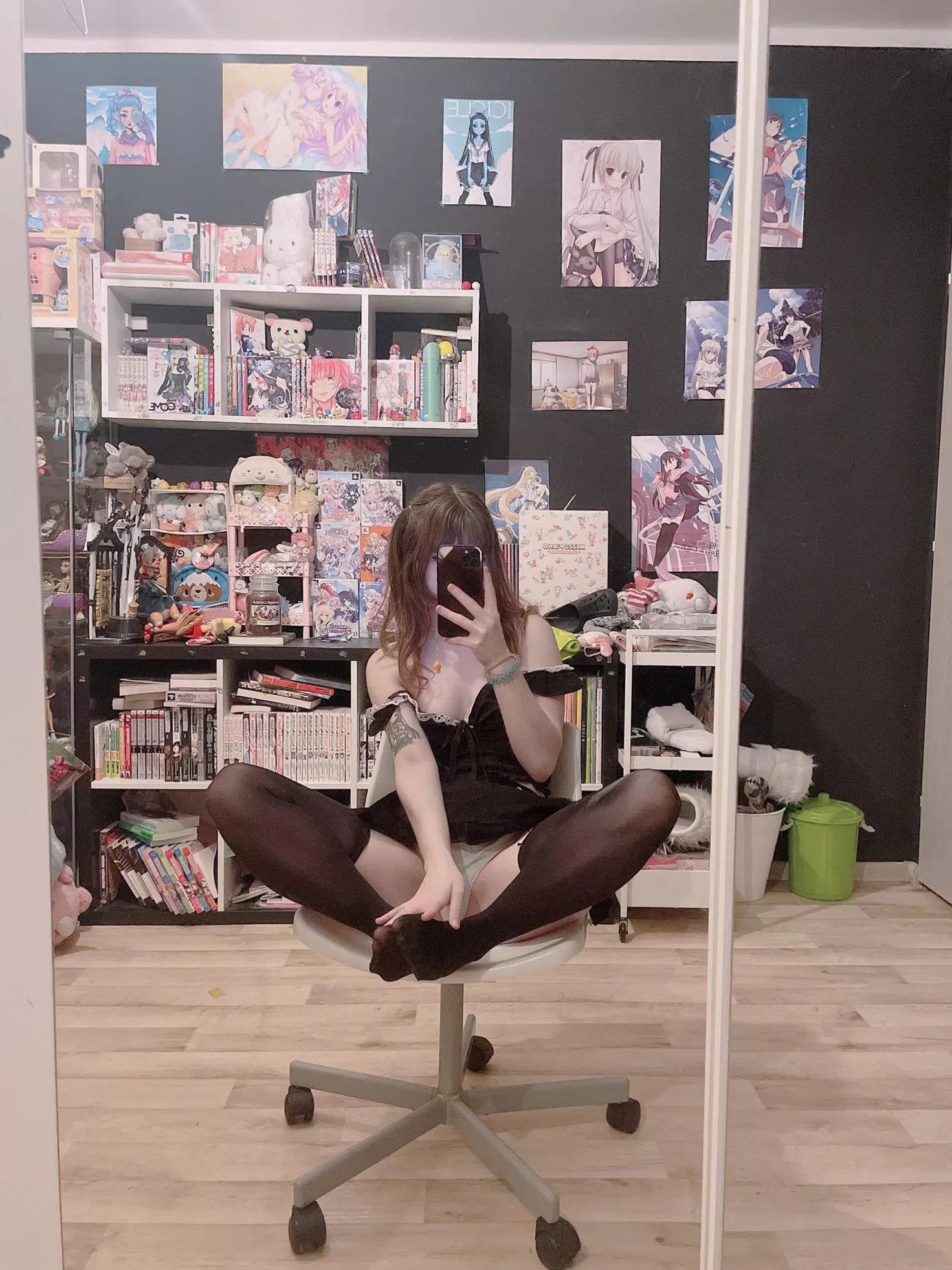 lmk if you're down for a random nude in your dms