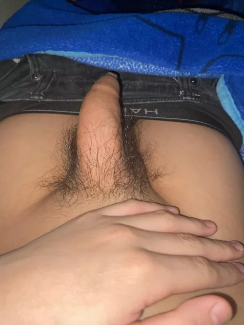 Looking for some pretty ass to twerk for me snap:luis_hi12