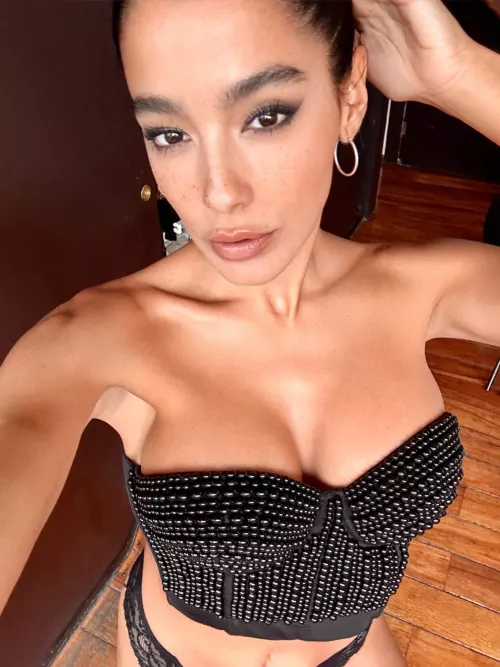 love my black corset