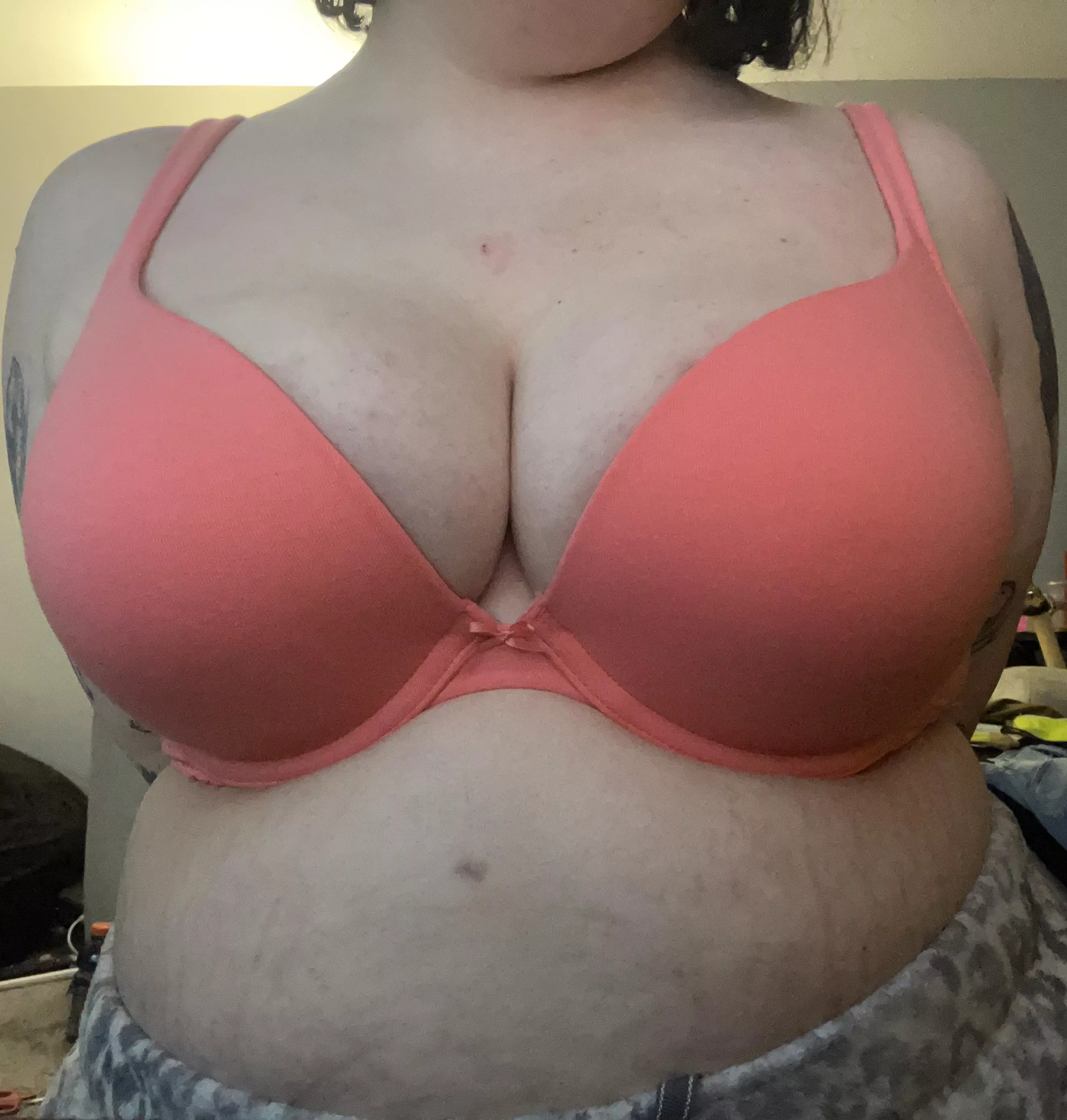 on my knees, ready to please daddy 🩷