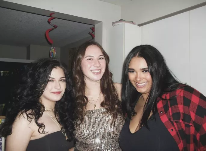 pick one of these college roommates 