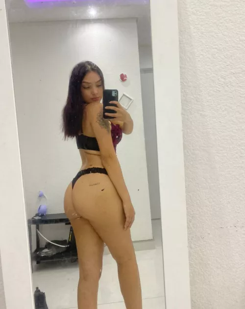 Sexy selfie that will make your day more brighter 
