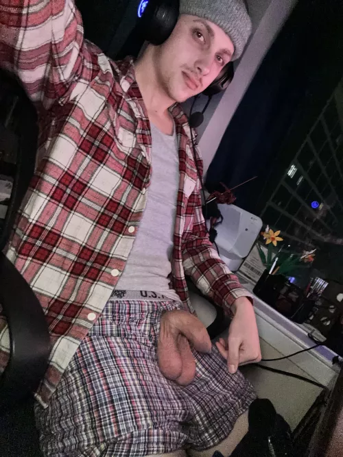 Soft with low balls. Come suck my nuts while I game.