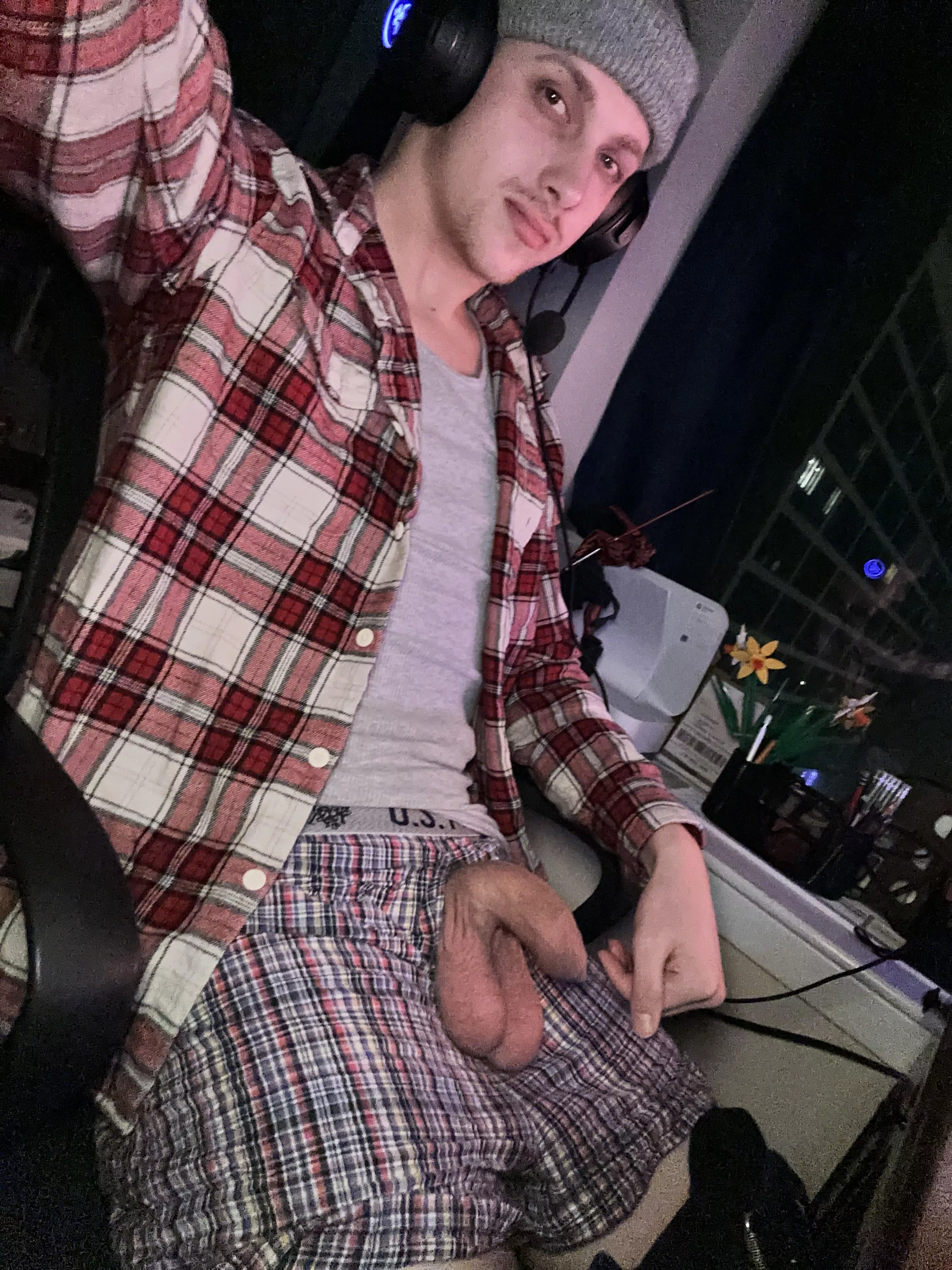 Soft with low balls. Come suck my nuts while I game.