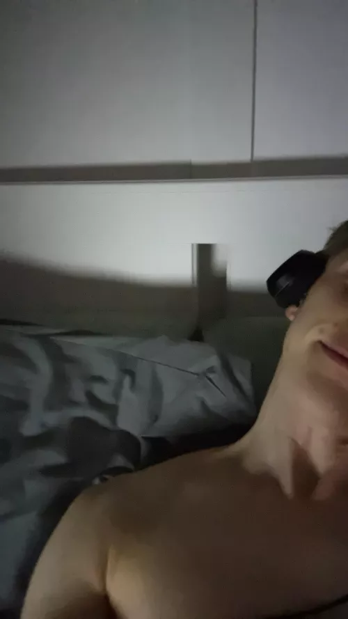 Straight guy here bored af looking for a bottom to get to know and be friends with hmu if your 18-23