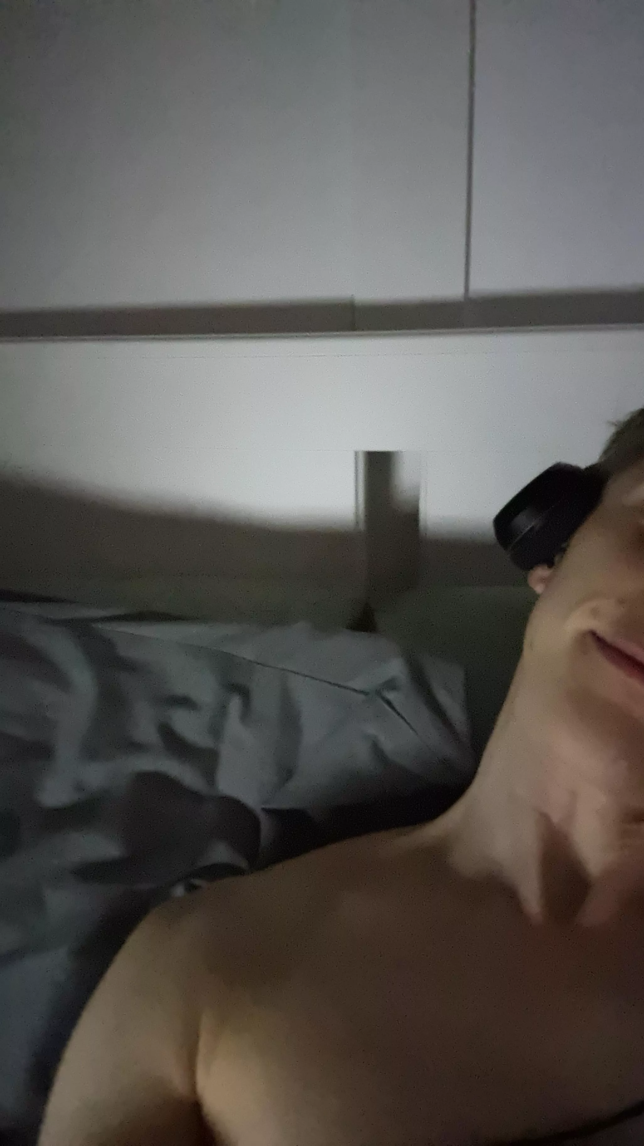 Straight guy here bored af looking for a bottom to get to know and be friends with hmu if your 18-23