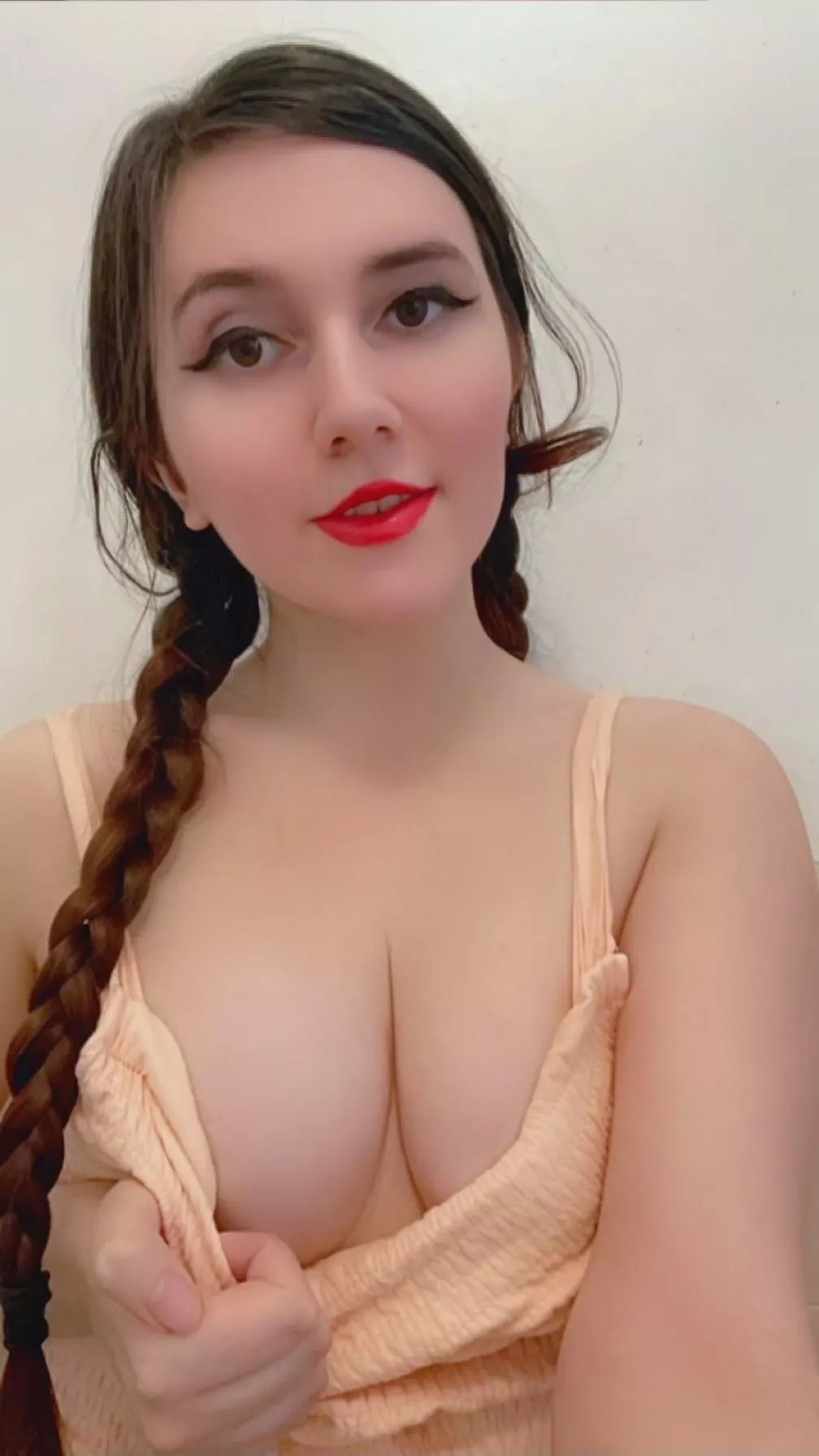 Want a cute 18yo wife like me